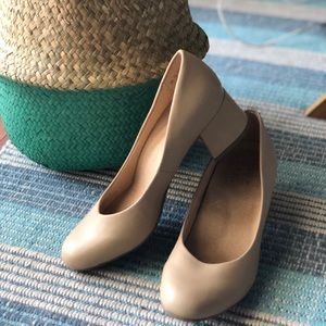 Nude block heel pump